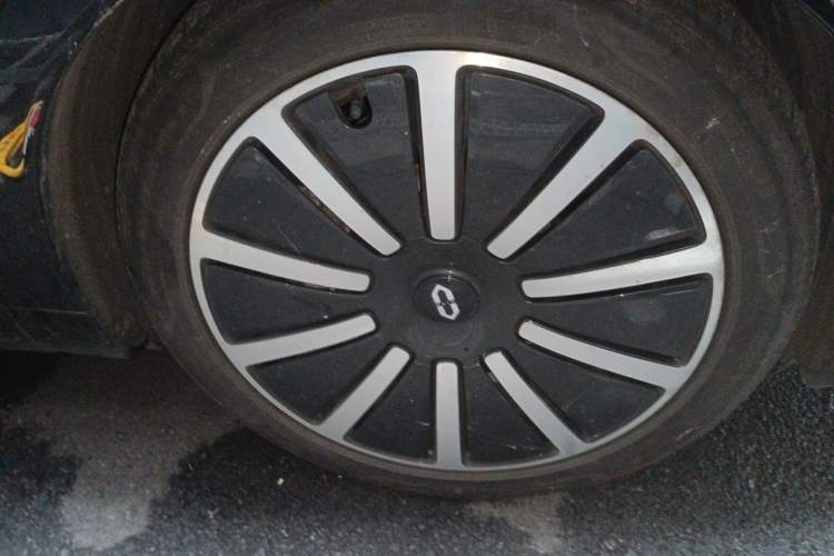 Used Hima AITO M9 2024 Range-Extended Ultra Version 42 kWh 6-Seater Model Right Front Wheel Hub