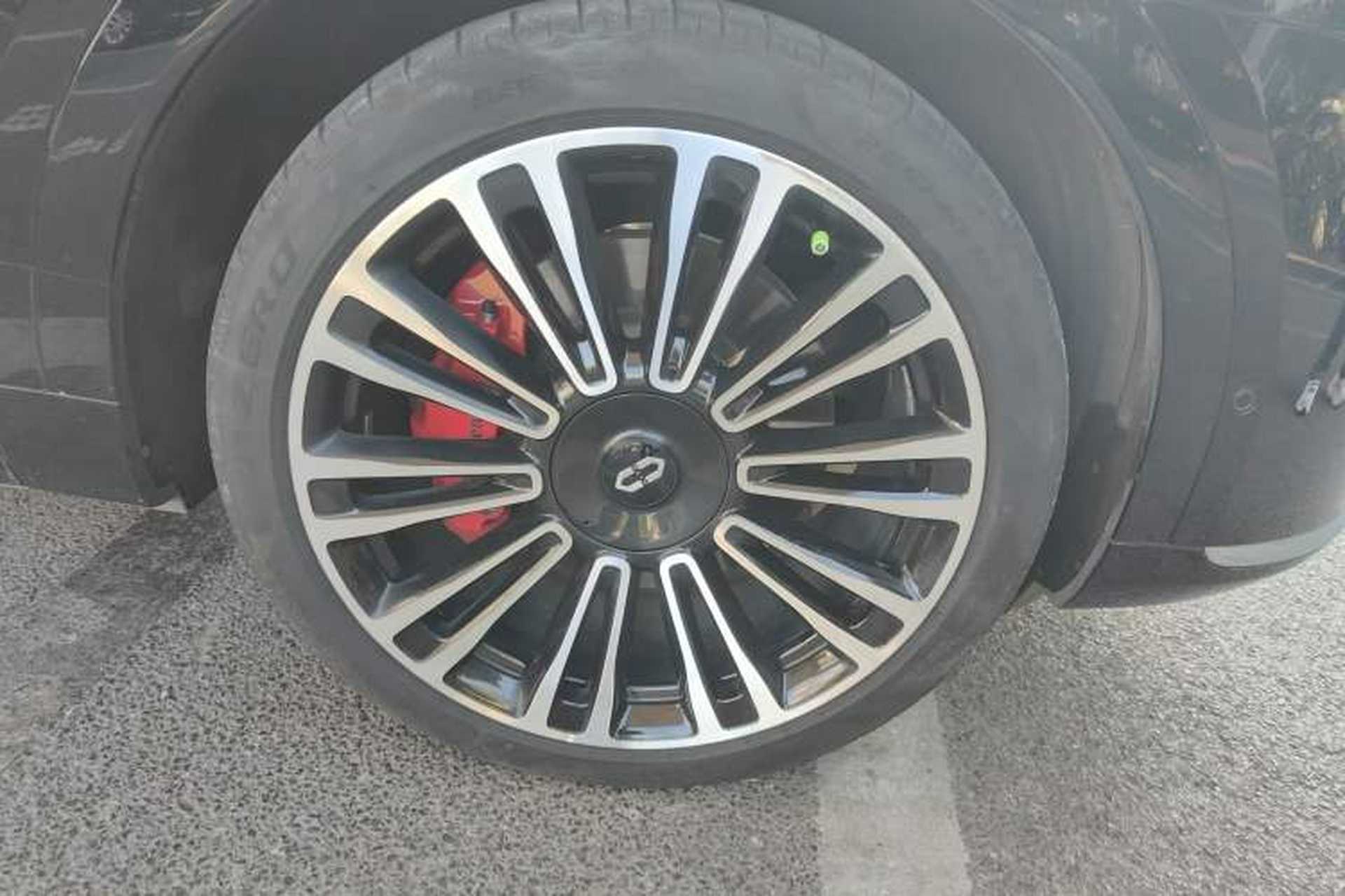 Used Hima AITO M9 2024 All-Electric Ultra Version 100 kWh 6-Seater Model Right Front Wheel Hub