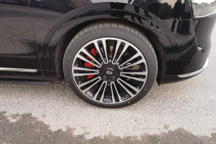 Used Hima AITO M9 2024 Range-Extended Ultra Version 42 kWh 6-Seater Model Right Front Wheel Hub