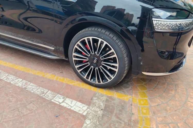 Used Hima AITO M9 2024 Range-Extended Max Edition 42 kWh 6-Seater Version Right Front Wheel Hub