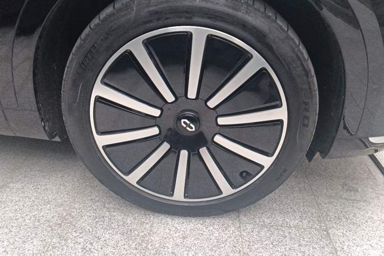 Used Hima AITO M9 2024 All-Electric Max Version 100 kWh 6-Seater Right Front Wheel Hub