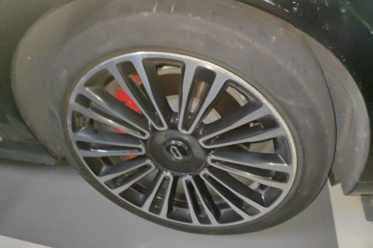 Used Hima AITO M9 2024 Range-Extended Ultra Version 42 kWh 6-Seater Model Right Front Wheel Hub