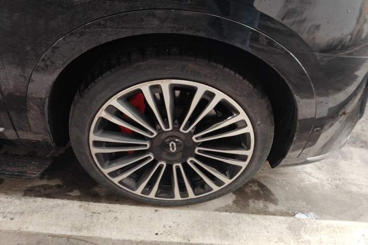Used Hima AITO M9 2024 Range-Extended Ultra Version 42 kWh 6-Seater Model Right Front Wheel Hub