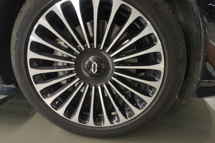 Used Hima AITO M9 2024 Range-Extended Max Edition 42 kWh 5-Seater Version Right Front Wheel Hub