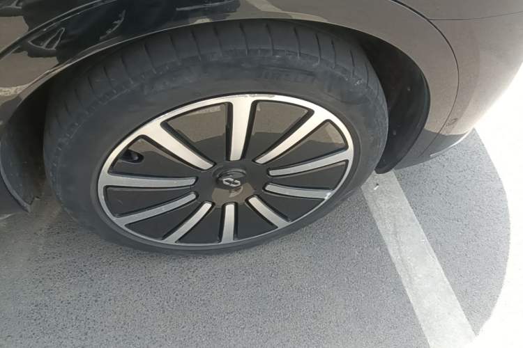 Used Hima AITO M9 2024 Range-Extended Ultra Version 42 kWh 6-Seater Model Right Front Wheel Hub