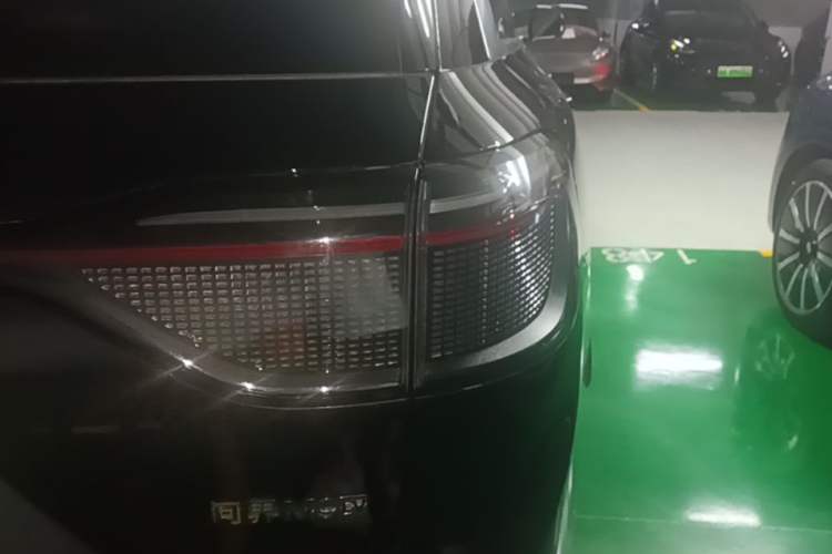 Used Hima AITO M9 2024 All-Electric Max Version 100 kWh 6-Seater Right Rear Taillight