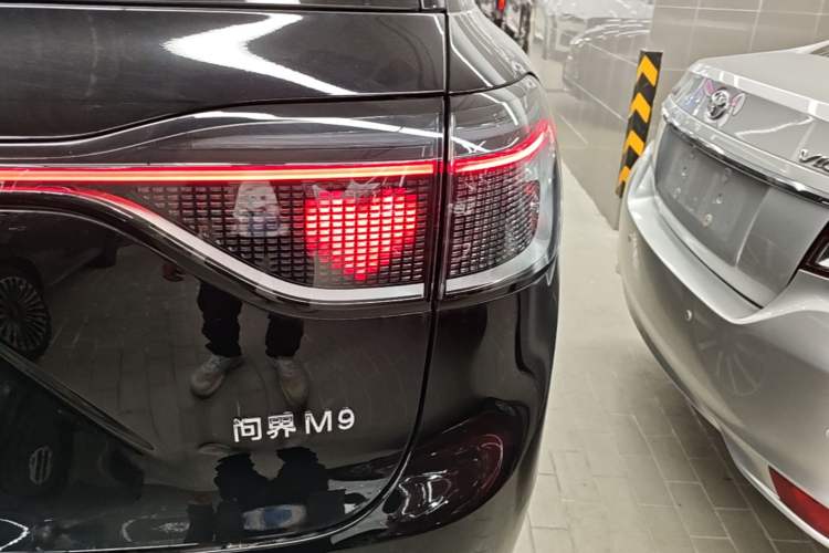 Used Hima AITO M9 2024 Range-Extended Ultra Version 42 kWh 6-Seater Model Right Rear Taillight