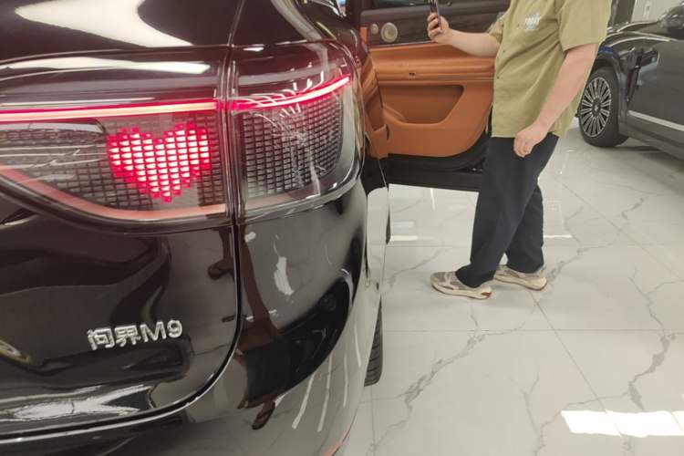 Used Hima AITO M9 2024 Range-Extended Ultra Version 42 kWh 6-Seater Model Right Rear Taillight
