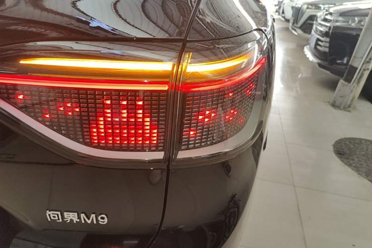 Used Hima AITO M9 2024 Range-Extended Ultra Version 42 kWh 6-Seater Model Right Rear Taillight