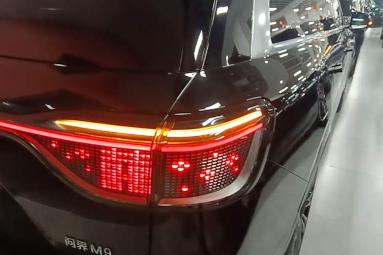 Used Hima AITO M9 2024 Range-Extended Ultra Version 52 kWh 6-Seater Model Right Rear Taillight