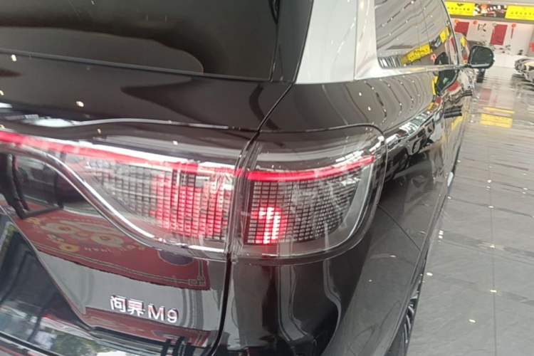 Used Hima AITO M9 2024 Range-Extended Ultra Version 52 kWh 5-Seater Model Right Rear Taillight