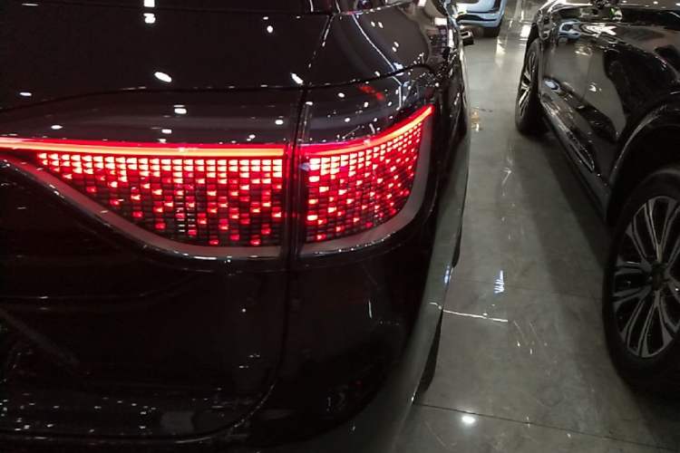 Used Hima AITO M9 2024 Range-Extended Ultra Version 52 kWh 5-Seater Model Right Rear Taillight