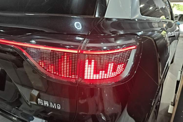 Used Hima AITO M9 2024 Range-Extended Ultra Version 52 kWh 5-Seater Model Right Rear Taillight