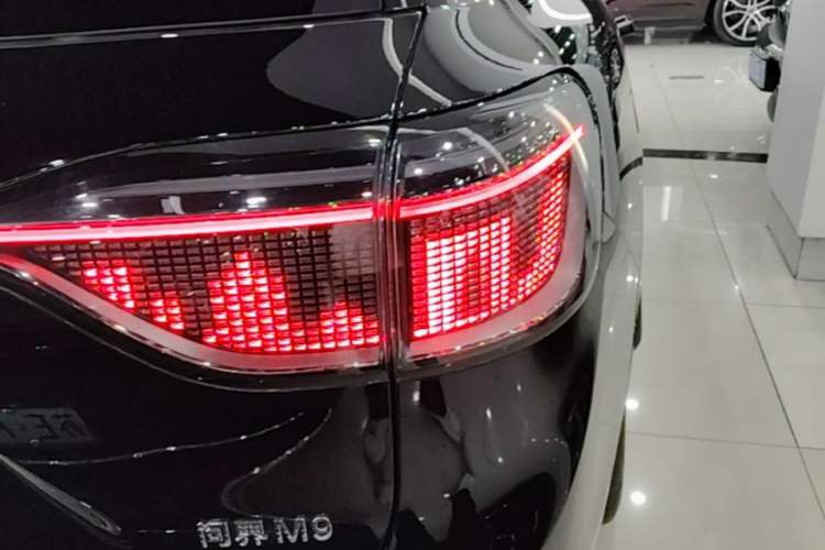 Used Hima AITO M9 2024 Range-Extended Max Edition 42 kWh 6-Seater Version Right Rear Taillight