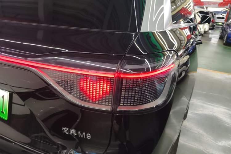 Used Hima AITO M9 2024 Range-Extended Ultra Version 42 kWh 6-Seater Model Right Rear Taillight
