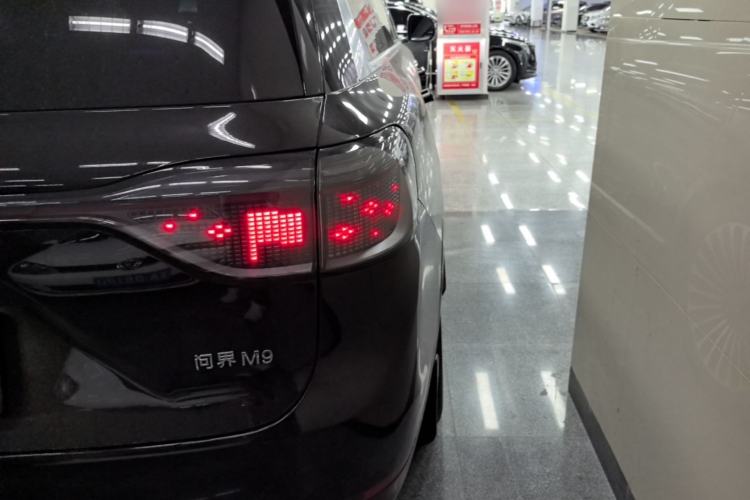 Used Hima AITO M9 2024 Range-Extended Max Edition 42 kWh 6-Seater Version Right Rear Taillight