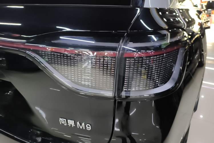 Used Hima AITO M9 2024 Range-Extended Ultra Version 52 kWh 5-Seater Model Right Rear Taillight