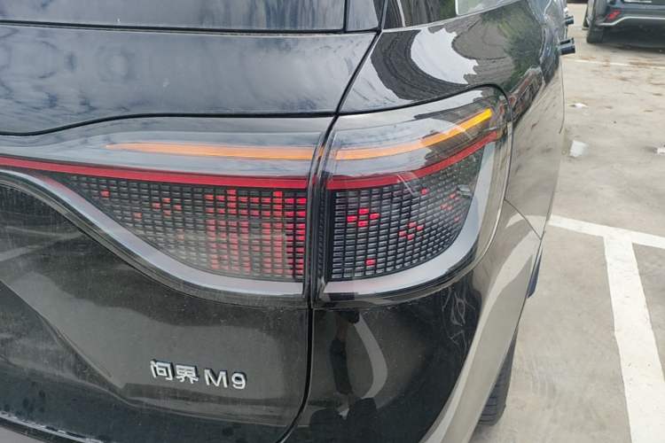 Used Hima AITO M9 2024 Range-Extended Ultra Version 42 kWh 6-Seater Model Right Rear Taillight