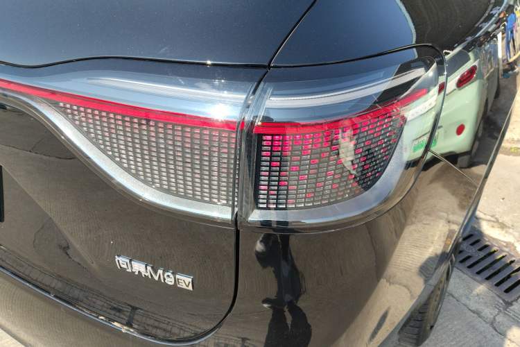 Used Hima AITO M9 2024 All-Electric Ultra Version 100 kWh 5-Seater Model Right Rear Taillight