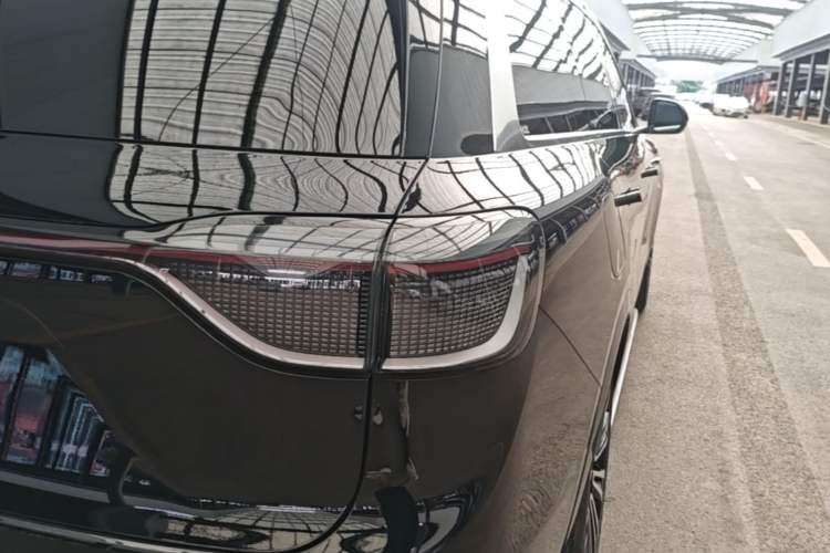 Used Hima AITO M9 2024 Range-Extended Ultra Version 42 kWh 6-Seater Model Right Rear Taillight