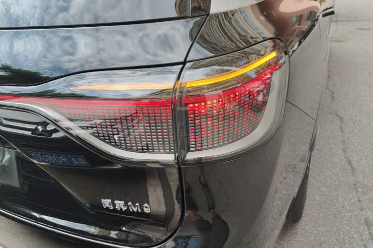 Used Hima AITO M9 2024 Range-Extended Max Edition 42 kWh 6-Seater Version Right Rear Taillight