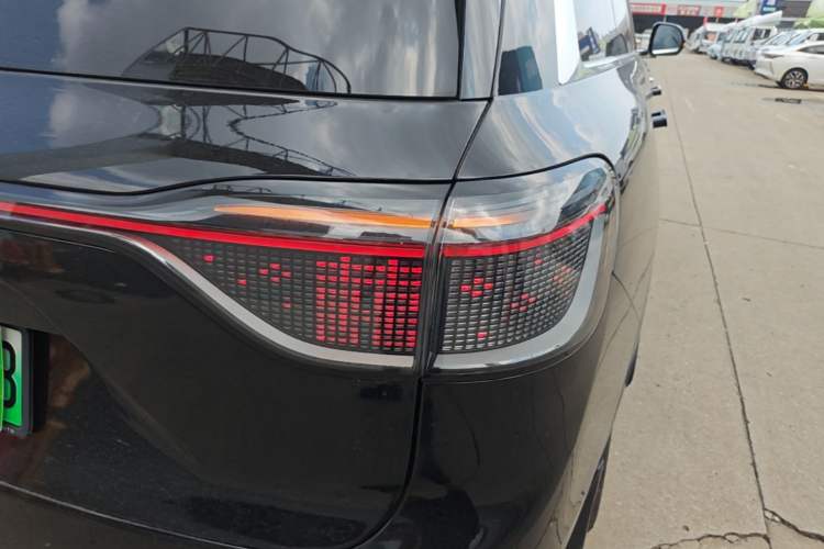 Used Hima AITO M9 2024 Range-Extended Ultra Version 42 kWh 6-Seater Model Right Rear Taillight
