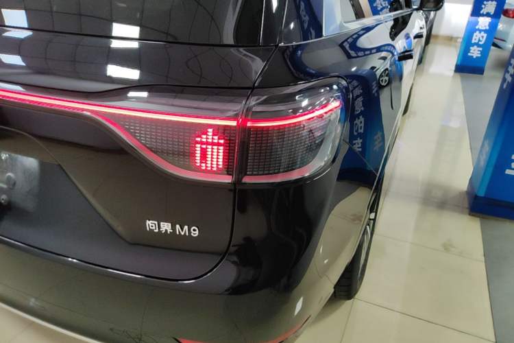Used Hima AITO M9 2024 Range-Extended Max Edition 42 kWh 6-Seater Version Right Rear Taillight