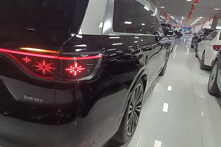 Used Hima AITO M9 2024 Range-Extended Ultra Version 42 kWh 6-Seater Model Right Rear Taillight