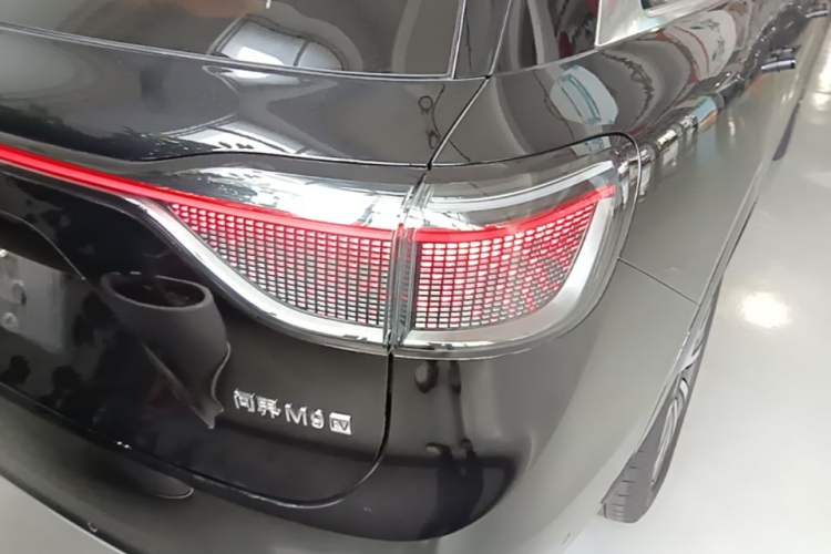 Used Hima AITO M9 2024 All-Electric Max Version 100 kWh 6-Seater Right Rear Taillight