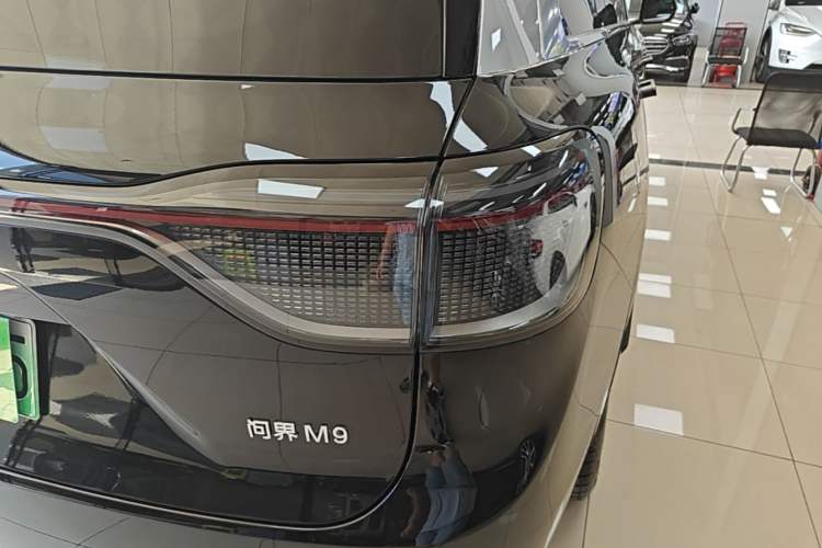 Used Hima AITO M9 2024 Range-Extended Max Edition 42 kWh 6-Seater Version Right Rear Taillight
