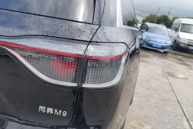 Used Hima AITO M9 2024 Range-Extended Max Edition 42 kWh 6-Seater Version Right Rear Taillight