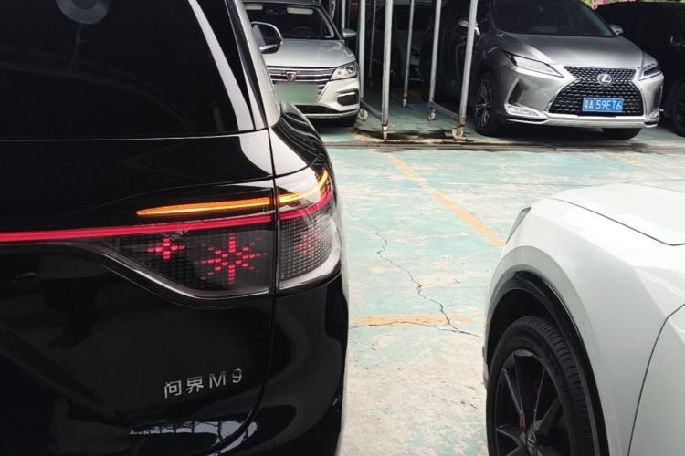 Used Hima AITO M9 2024 Range-Extended Max Edition 42 kWh 6-Seater Version Right Rear Taillight