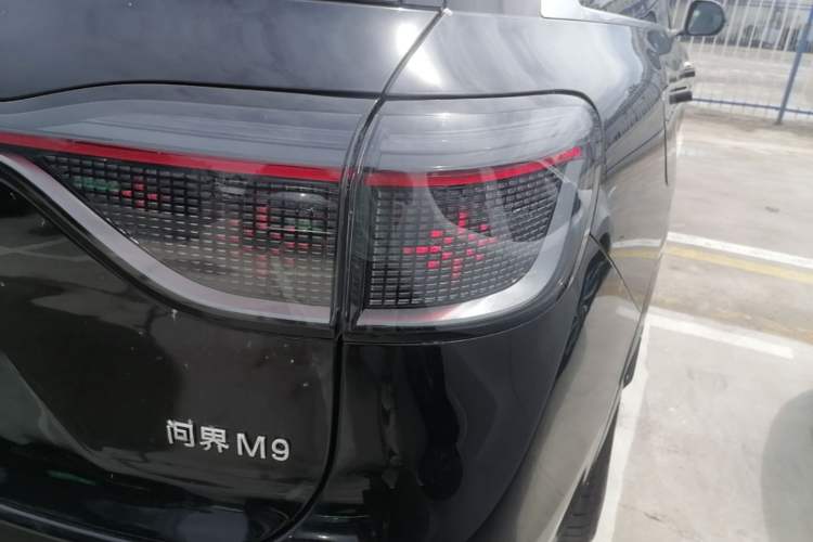 Used Hima AITO M9 2024 Range-Extended Ultra Version 52 kWh 6-Seater Model Right Rear Taillight