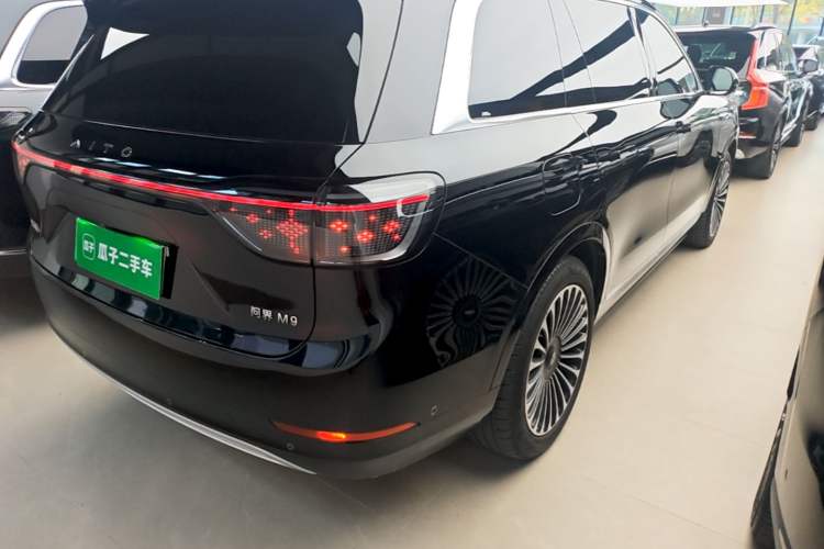 Used Hima AITO M9 2024 Range-Extended Max Edition 52 kWh 6-Seater Version Right Rear Taillight