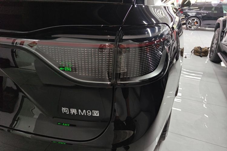Used Hima AITO M9 2024 All-Electric Ultra Version 100 kWh 6-Seater Model Right Rear Taillight