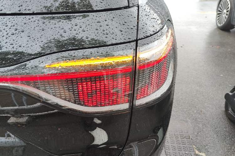 Used Hima AITO M9 2024 Range-Extended Max Edition 42 kWh 6-Seater Version Right Rear Taillight