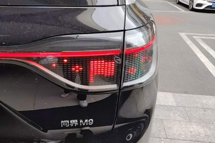 Used Hima AITO M9 2024 Range-Extended Max Edition 42 kWh 6-Seater Version Right Rear Taillight