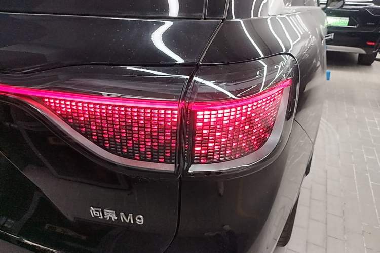 Used Hima AITO M9 2024 Range-Extended Ultra Version 42 kWh 6-Seater Model Right Rear Taillight