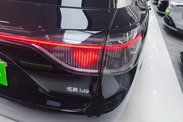 Used Hima AITO M9 2024 Range-Extended Ultra Version 42 kWh 6-Seater Model Right Rear Taillight