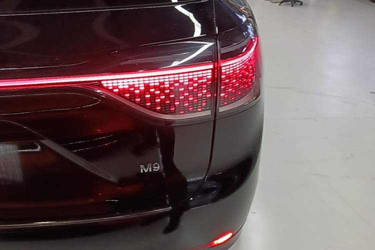 Used Hima AITO M9 2024 Range-Extended Ultra Version 42 kWh 6-Seater Model Right Rear Taillight
