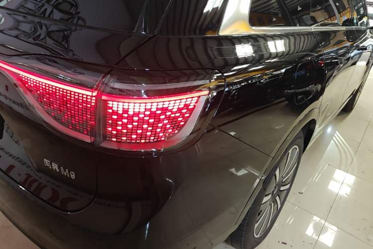 Used Hima AITO M9 2024 Range-Extended Ultra Version 52 kWh 6-Seater Model Right Rear Taillight