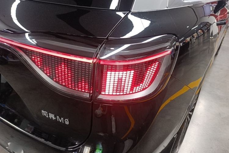 Used Hima AITO M9 2024 Range-Extended Max Edition 42 kWh 6-Seater Version Right Rear Taillight