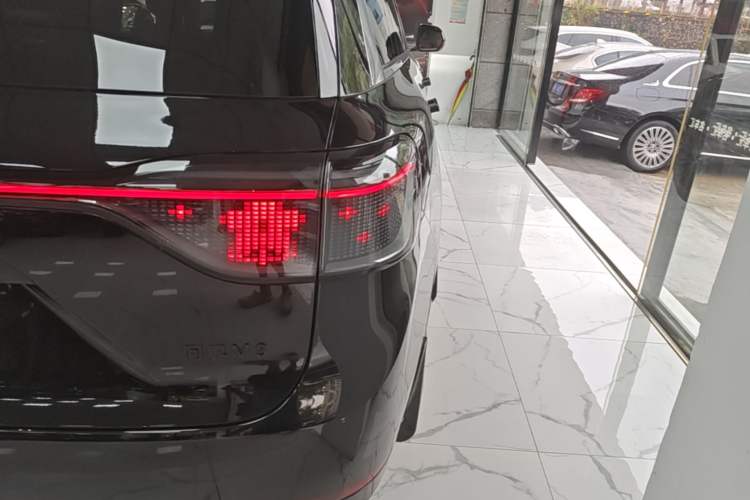 Used Hima AITO M9 2024 Range-Extended Ultra Version 42 kWh 6-Seater Model Right Rear Taillight