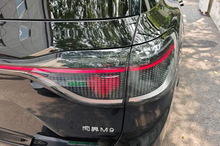Used Hima AITO M9 2024 Range-Extended Max Edition 42 kWh 6-Seater Version Right Rear Taillight