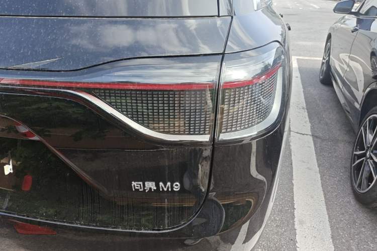 Used Hima AITO M9 2024 Range-Extended Ultra Version 42 kWh 6-Seater Model Right Rear Taillight