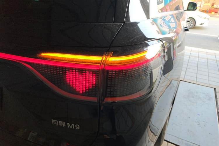 Used Hima AITO M9 2024 Range-Extended Ultra Version 52 kWh 6-Seater Model Right Rear Taillight