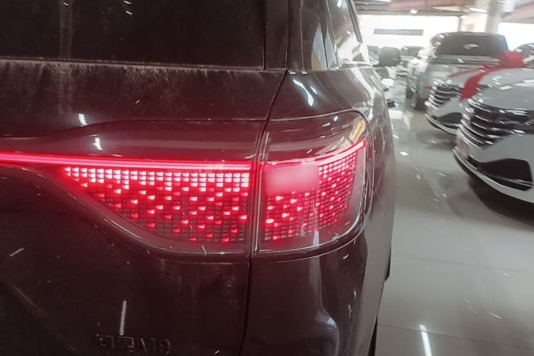 Used Hima AITO M9 2024 Range-Extended Ultra Version 52 kWh 6-Seater Model Right Rear Taillight