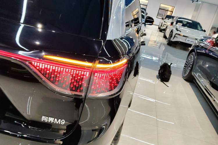 Used Hima AITO M9 2024 Range-Extended Ultra Version 42 kWh 6-Seater Model Right Rear Taillight