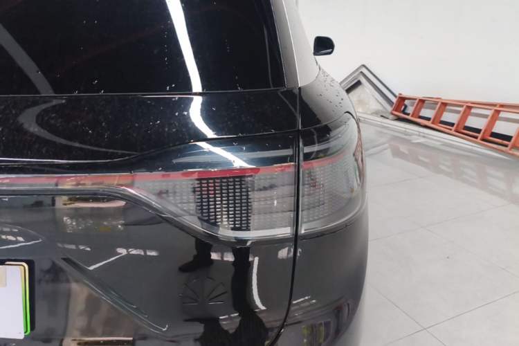 Used Hima AITO M9 2024 All-Electric Ultra Version 100 kWh 5-Seater Model Right Rear Taillight