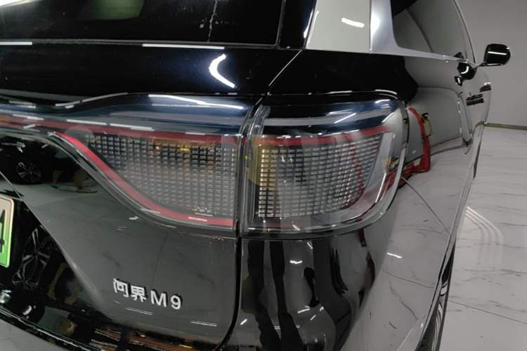 Used Hima AITO M9 2024 Range-Extended Max Edition 42 kWh 6-Seater Version Right Rear Taillight